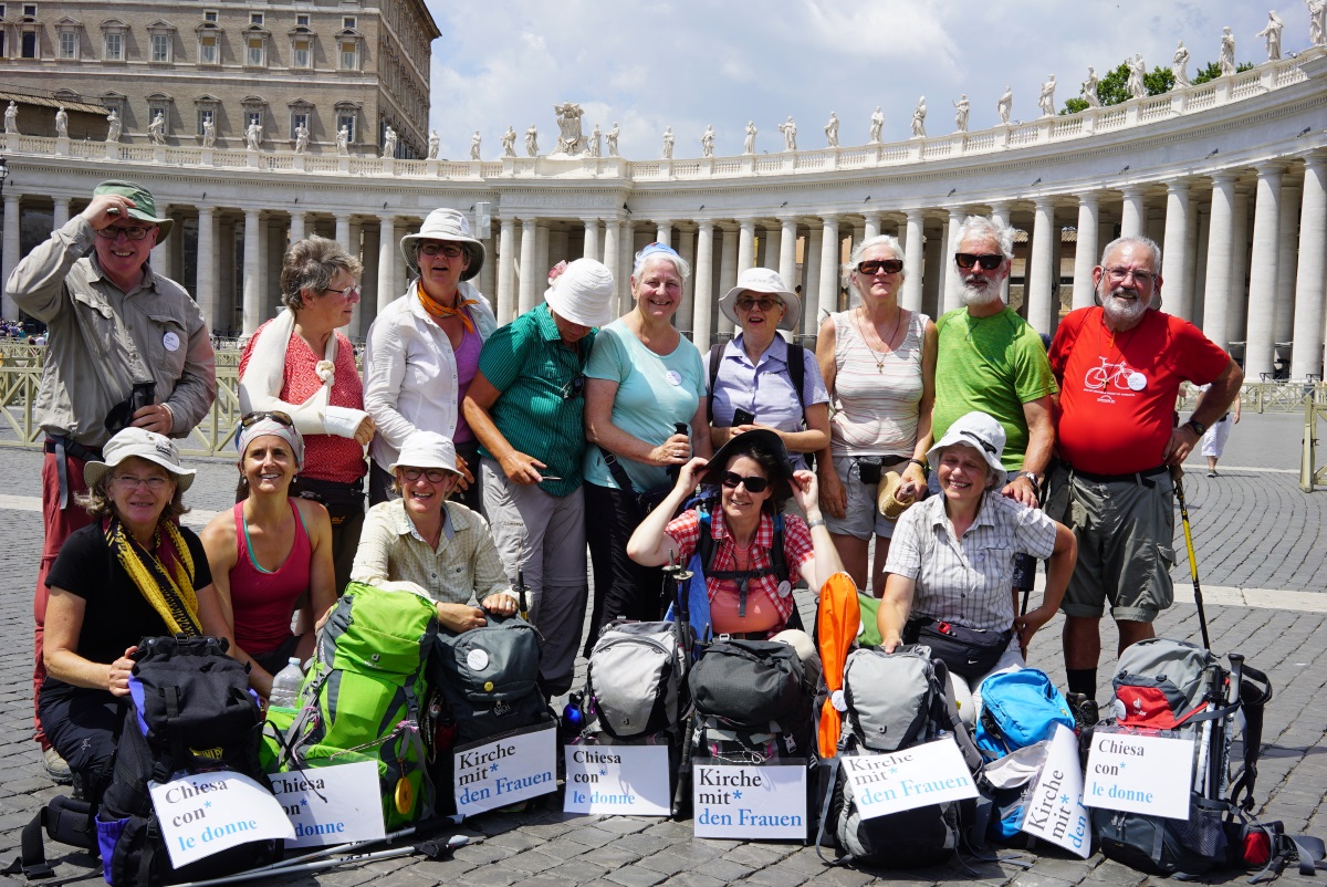 Mit Blasen, leichten Herzen und einem Rucksack voller Wünsche