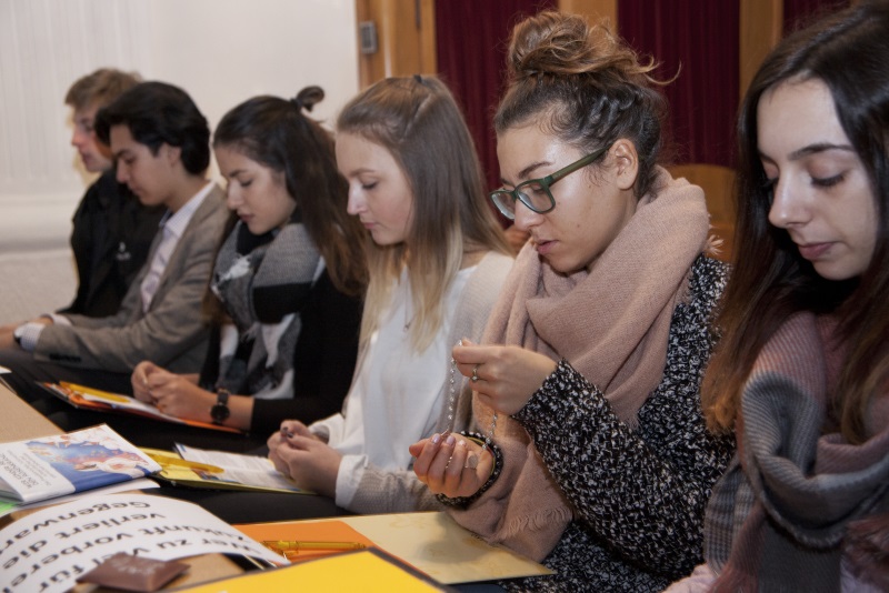 Gegrüsset seist du Maria, voll der Gnade…