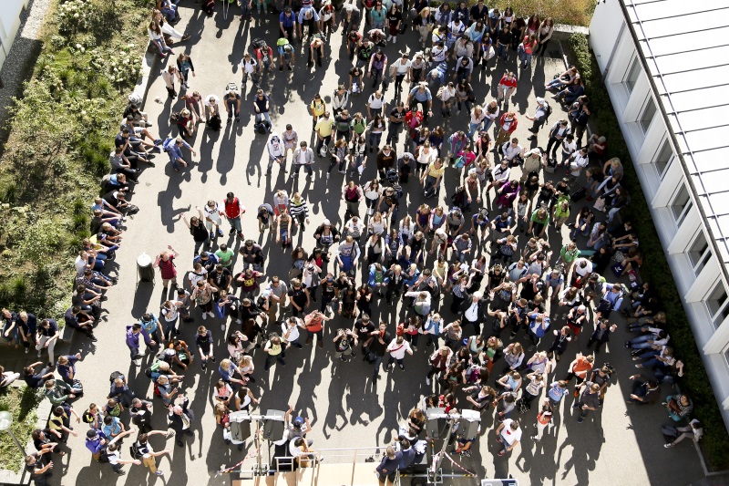 «WE ARE ALIVE!»  Kirche. Lebendig. Vielfältig. Jung.
