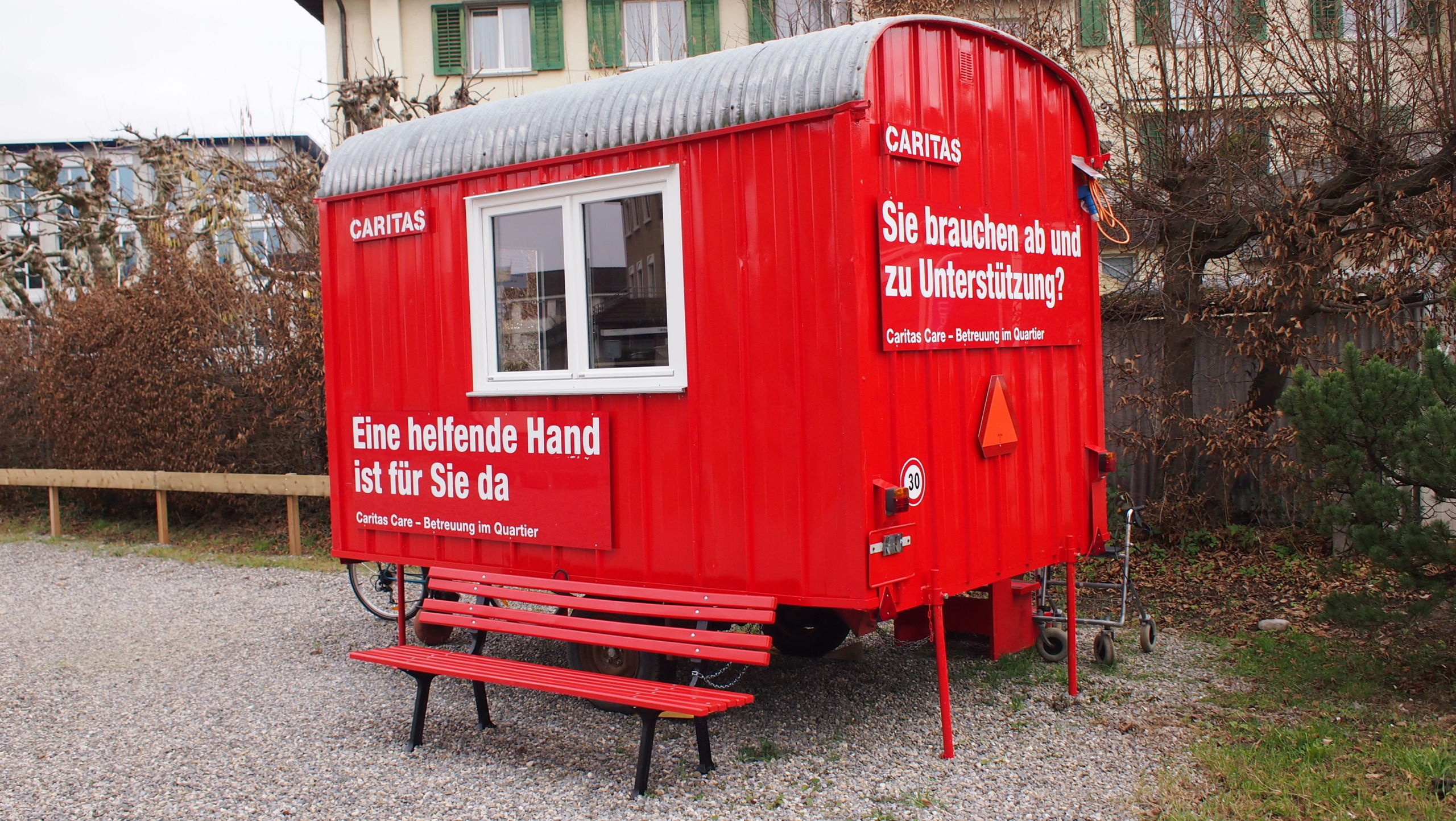 Vor einem Jahr lancierte Caritas «Eine helfende Hand» in Suhr