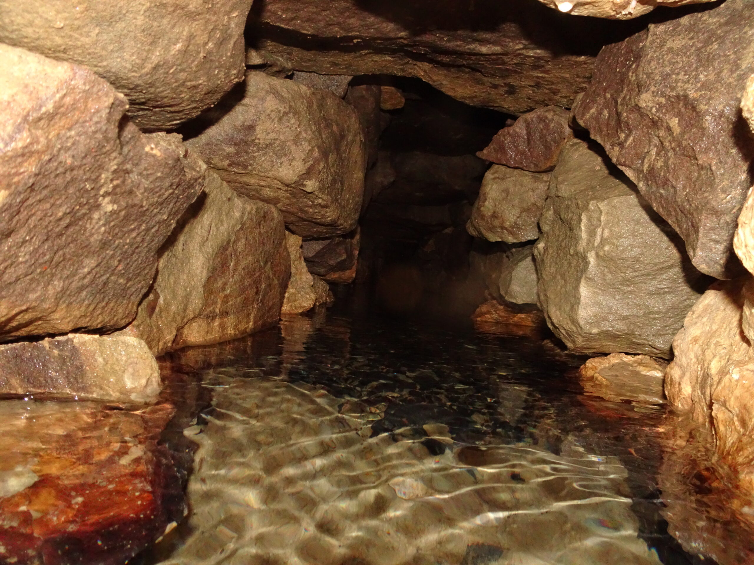 Wo entspringt die Klosterquelle?