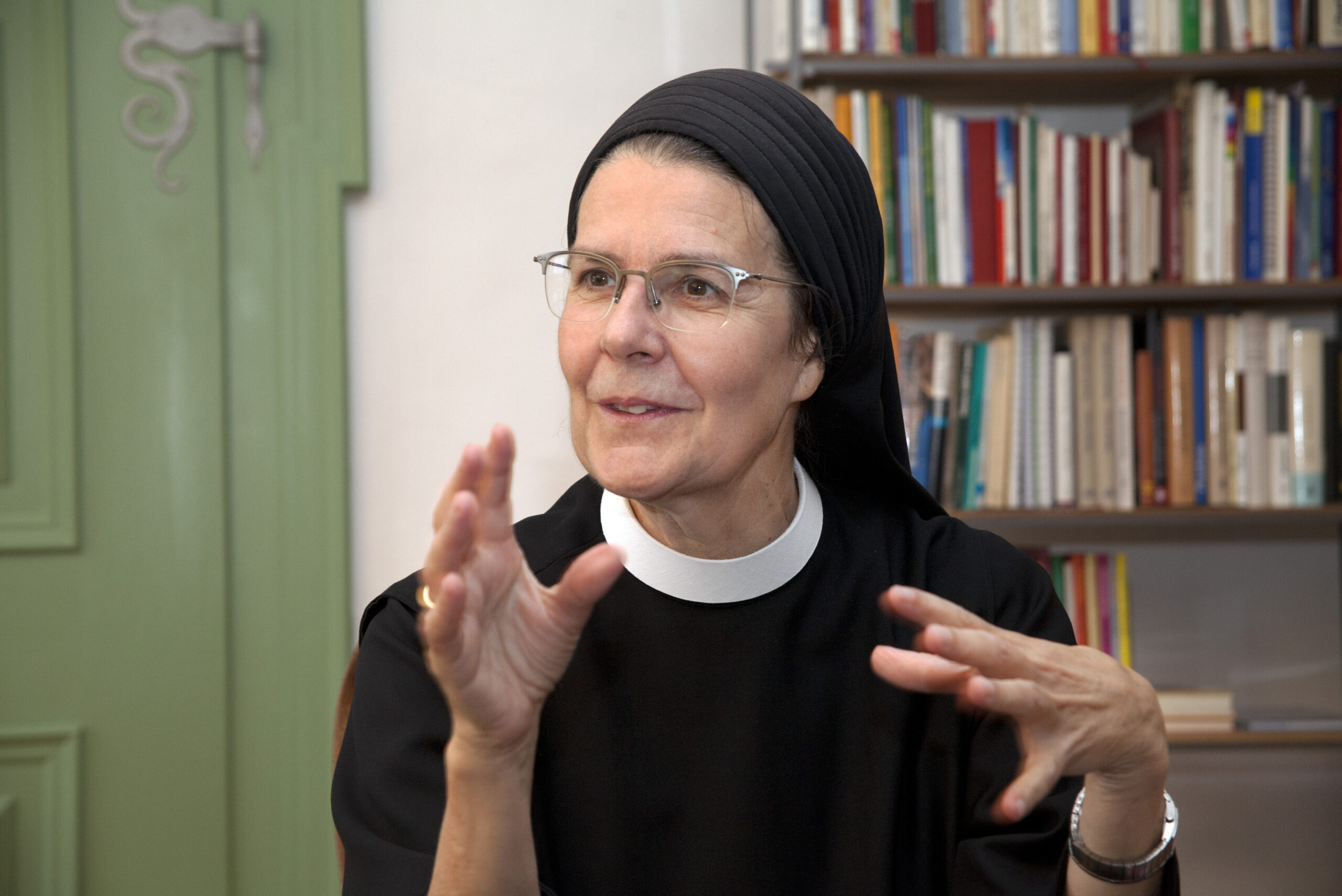 Priorin Irene erhält den Frauenpreis und die Ehrendoktorwürde