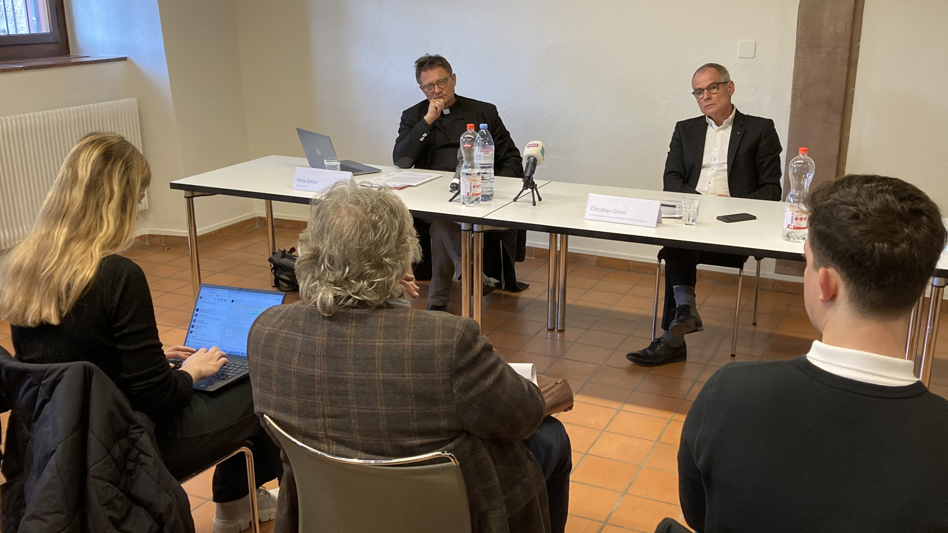 Der Bischof beschwört das duale System