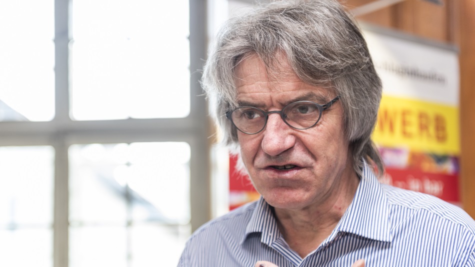 Wie Kanu fahren auf dem Wildwasser